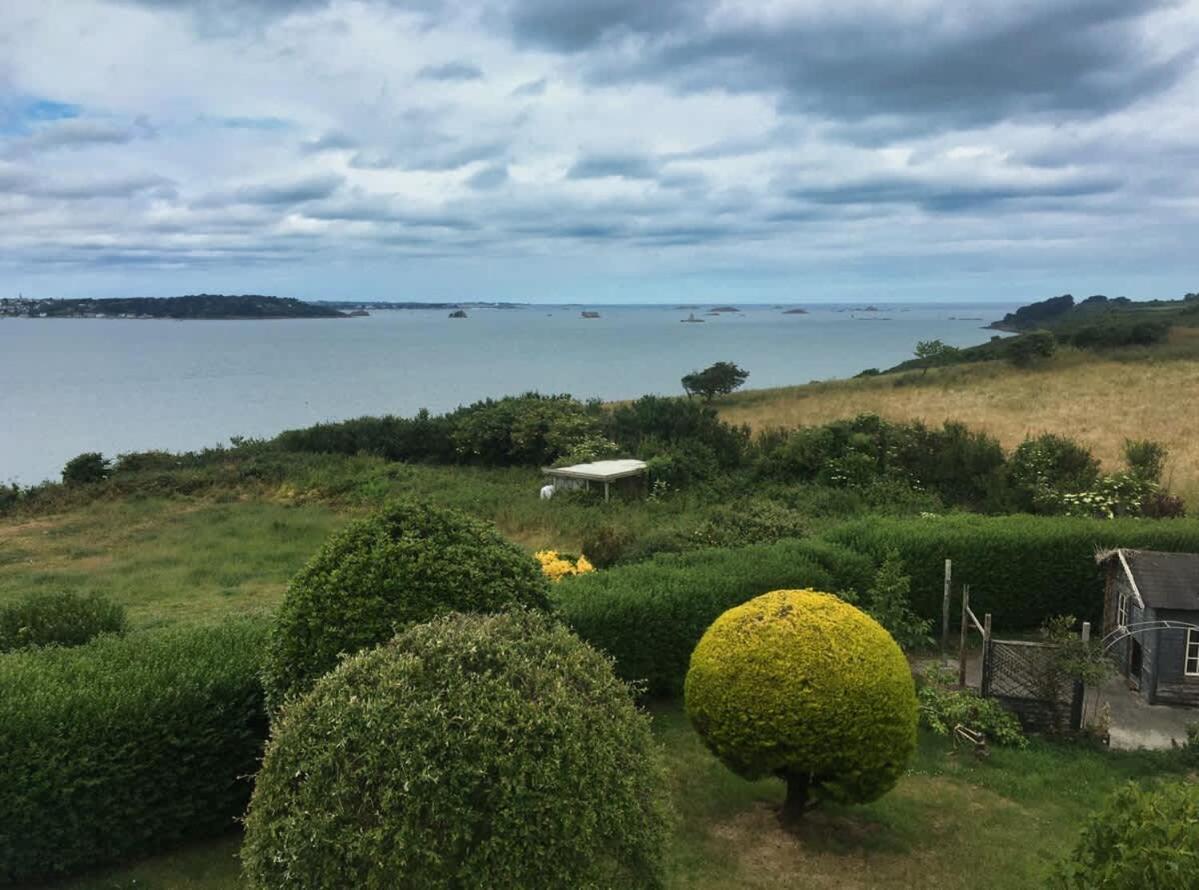 Holiday home Kermartin - Maison De Famille Avec Vue Sur La Baie De Morlaix Plouezoc'h